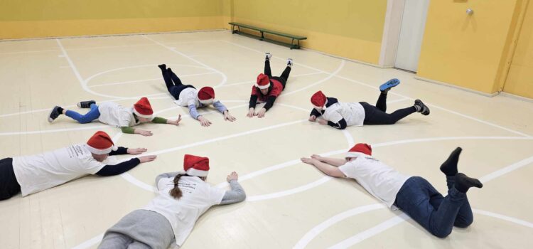 Gruodis labai ypatingas mėnuo ir mūsų Norway Grant projekto „Įtraukimas per sportą vaikams turintiems sutrikusį vystymąsi“ dalyviai siunčia kalėdinius linkėjimus.