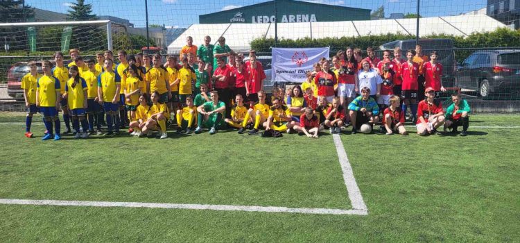 Sveikiname visus dalyvius dalyvavusius LSOK futbolo čempionate ir dalinamės čempionato akimirkomis. Sveikiname visus dalyvius dalyvavusius LSOK futbolo čempionate ir dalinamės čempionato akimirkomis.